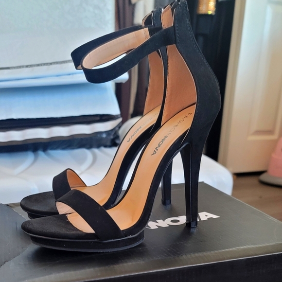 Fashion Nova TNT Heels - Picture 3 of 6